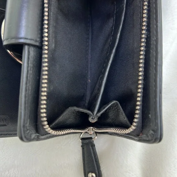 COPY - Vintage Coach Black Wallet with Silver Buckle - Picture 7 of 16